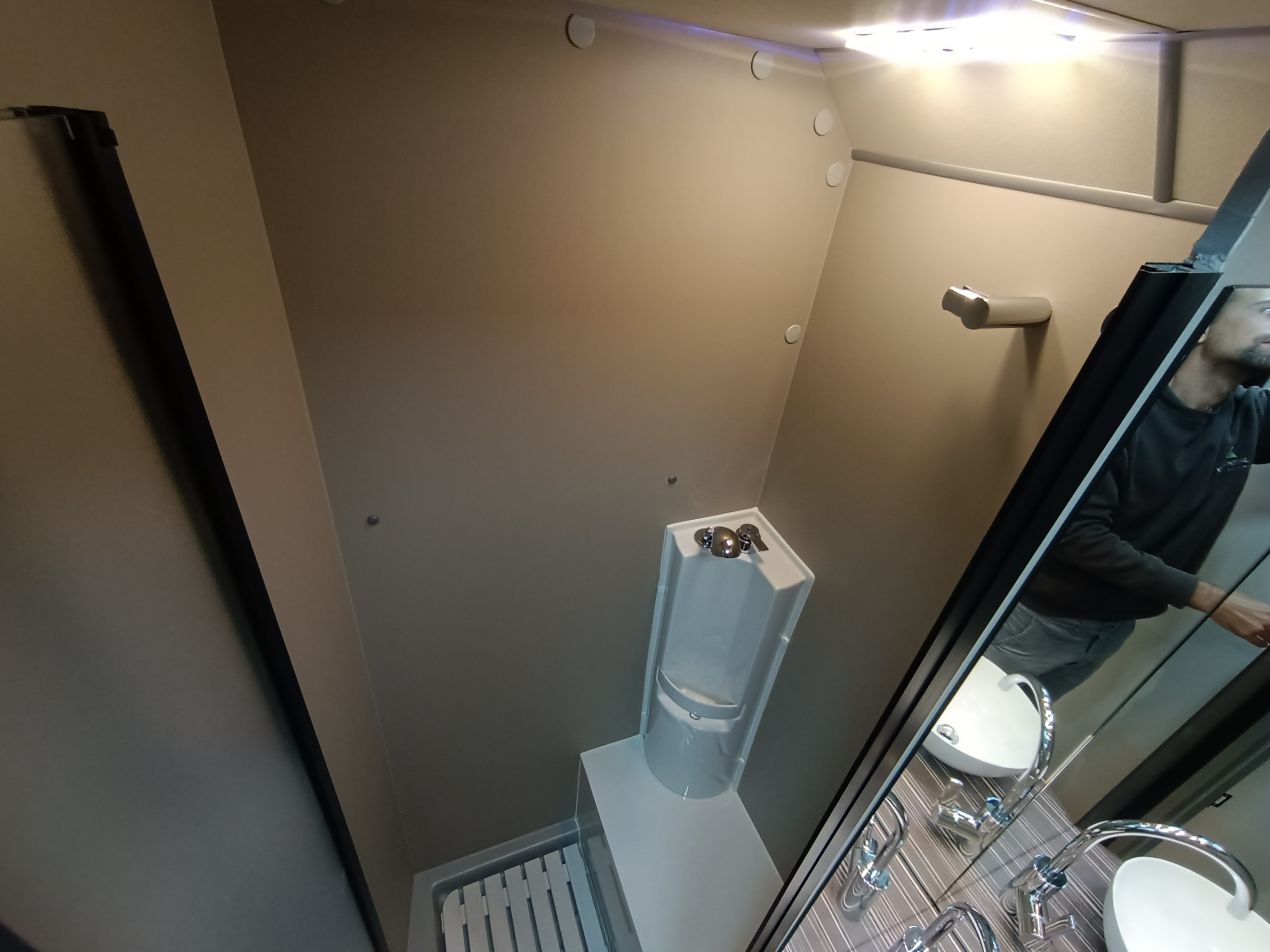 Across Compact 587 LD