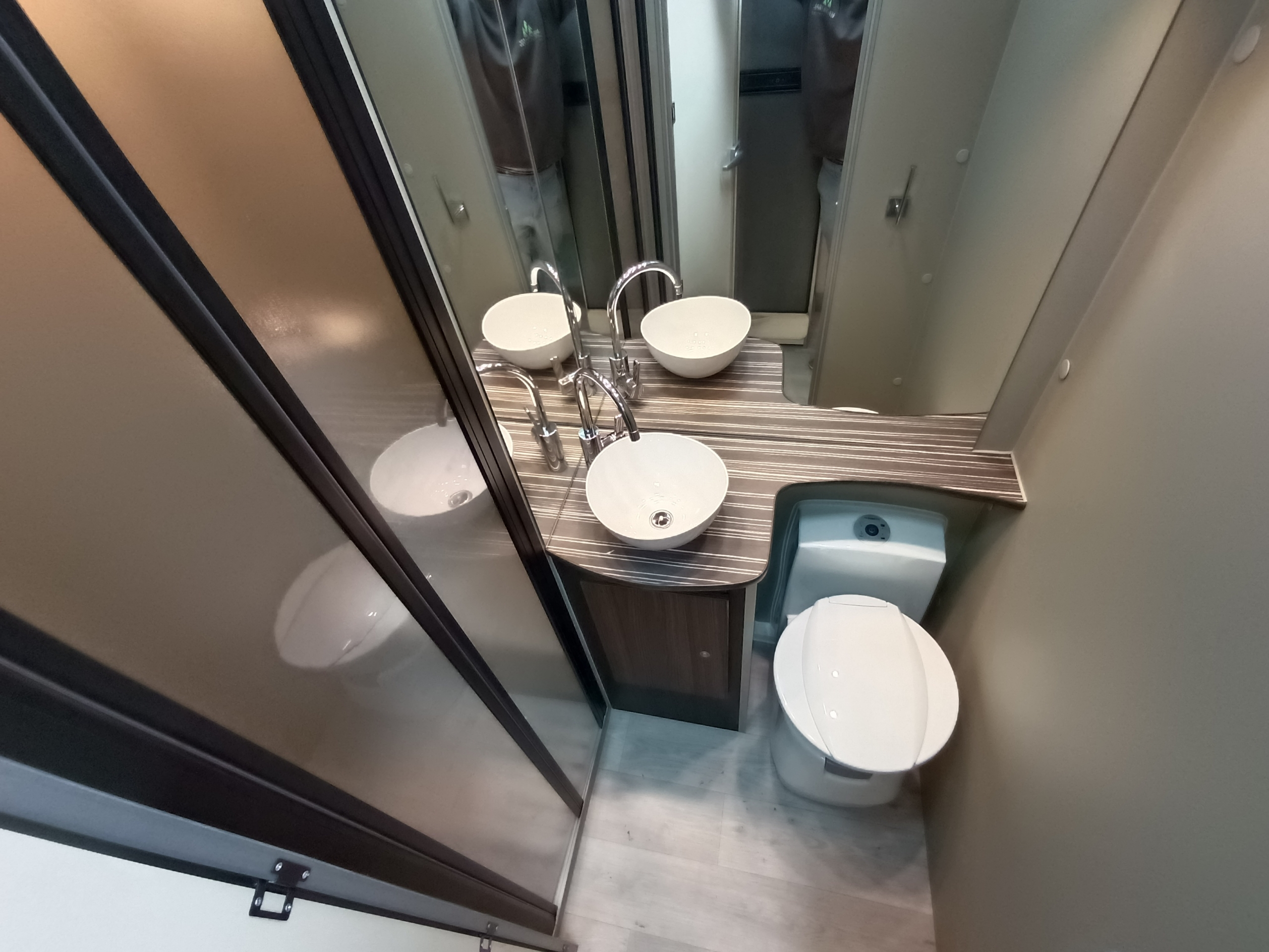 Across Compact 587 LD