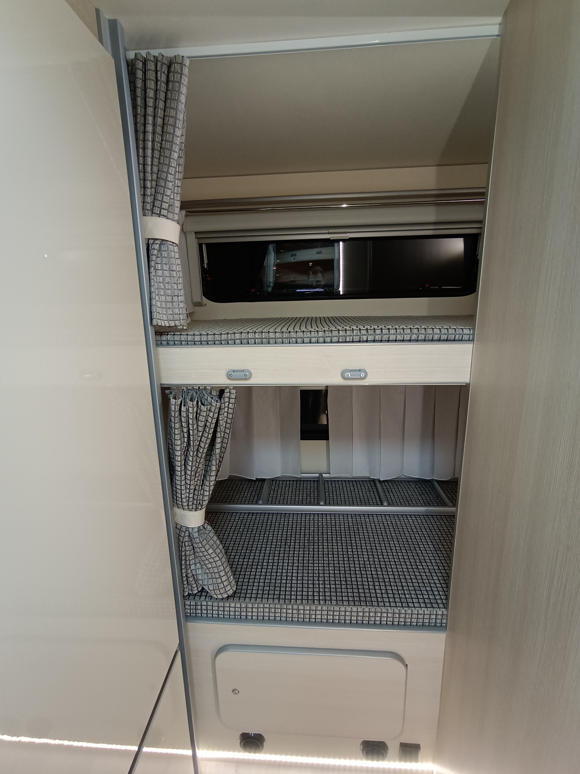 Across Compact 587 LD