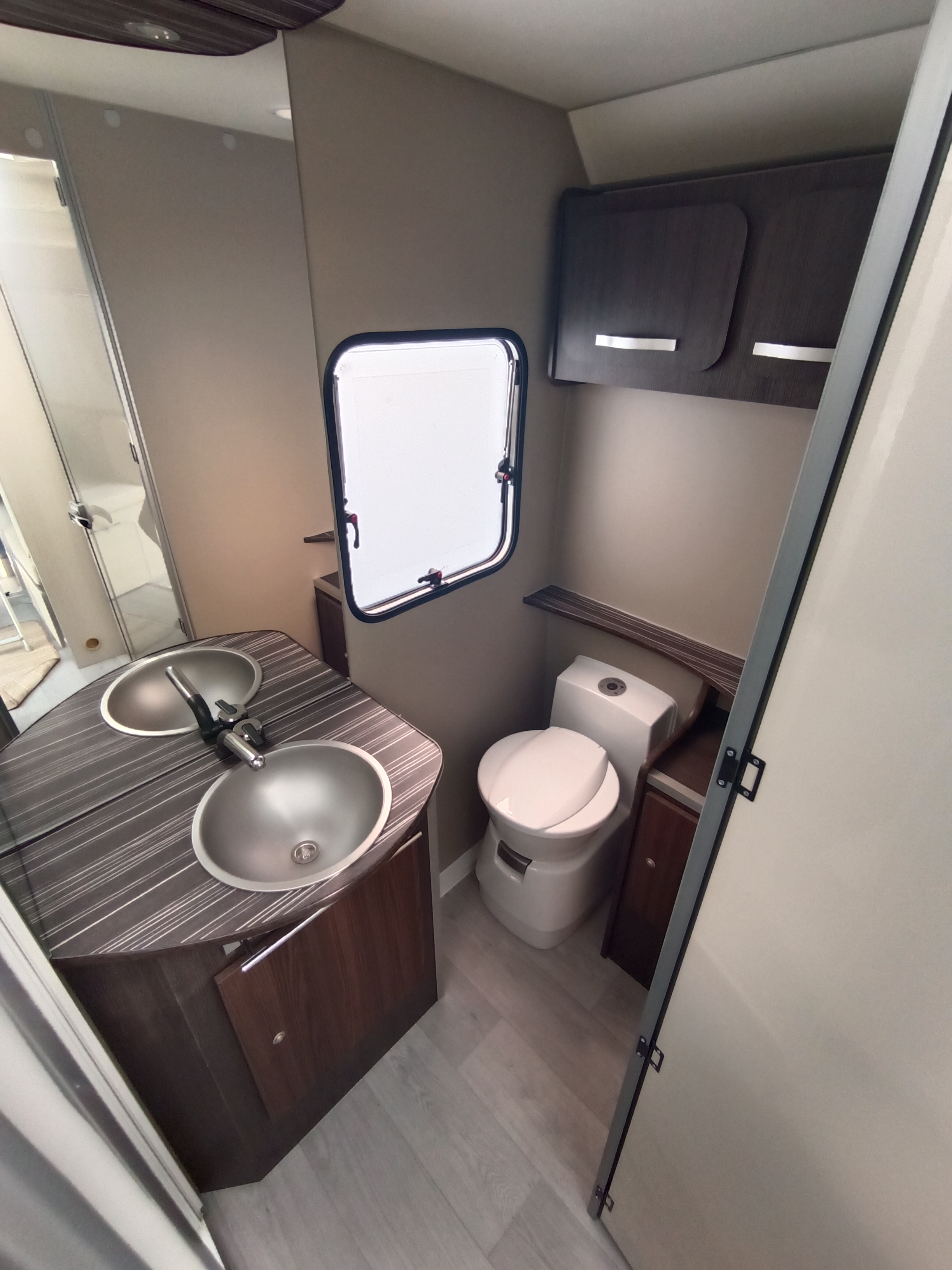 Across Compact 565 DK