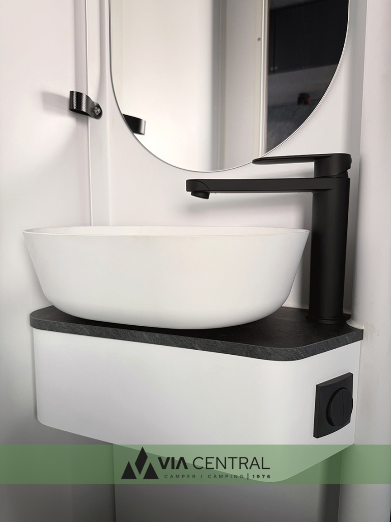 ADRIA SUPERTWIN 600 SPB VIA CENTRAL