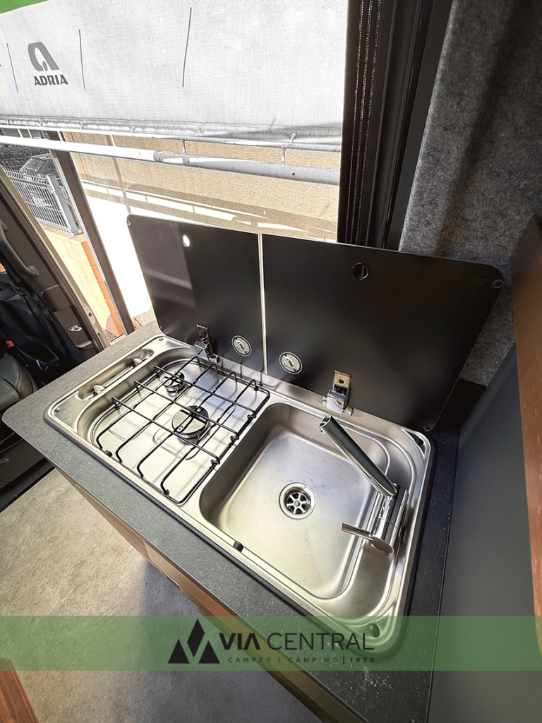 ADRIA SUPERTWIN 600 SPB VIA CENTRAL