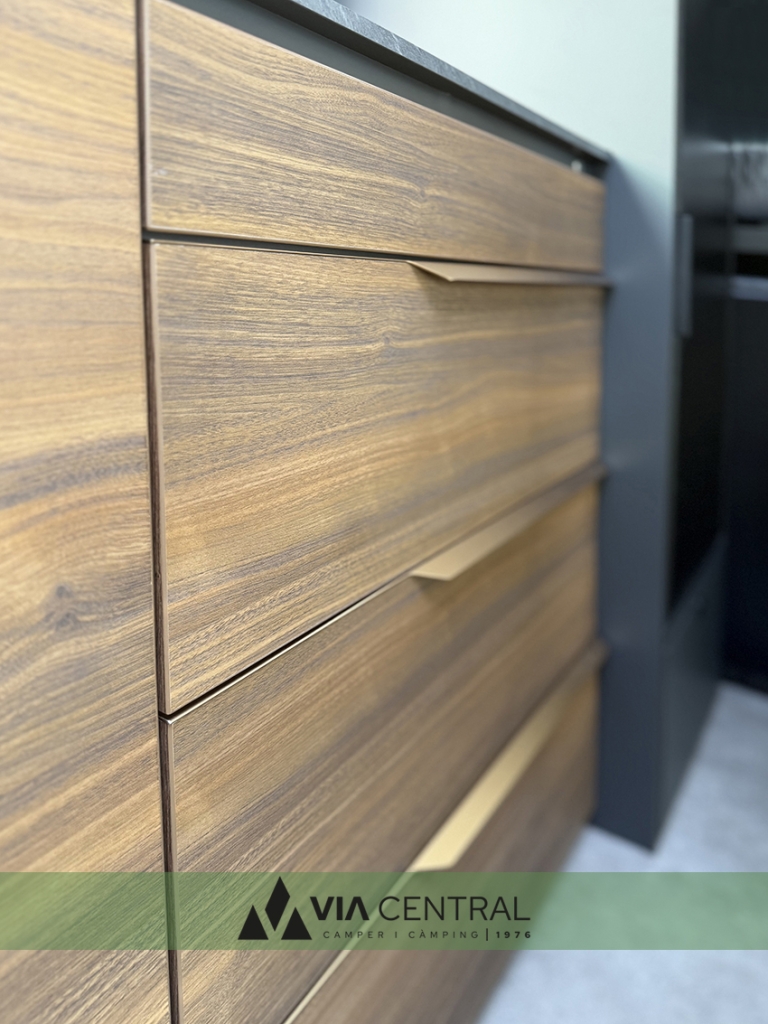 ADRIA SUPERTWIN 600 SPB VIA CENTRAL