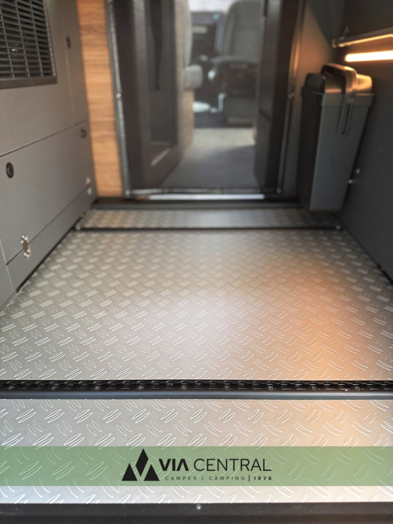 ADRIA SUPERTWIN 600 SPB VIA CENTRAL